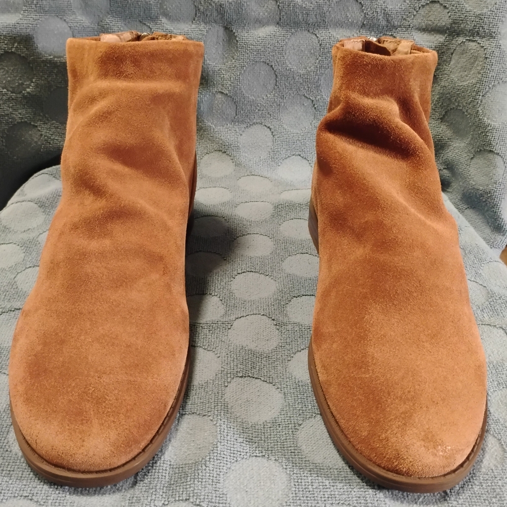 Gentle Souls By Kenneth Cole Women's Emma Suede Zip Bootie in Size 9.5 NWOT - Picture 4 of 14